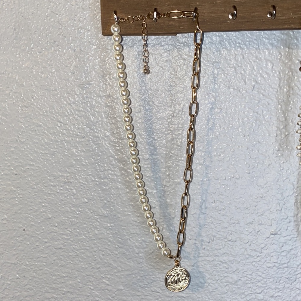 Tilly’s Pearl Coin Necklace - Picture 2 of 4